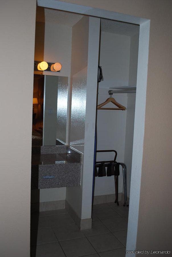 Aviation Inn Las Vegas Room photo
